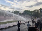 Di Tengah Hujan dan Gas Air Mata, Pemerintah Aceh Memilih Diam