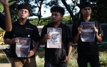 Suasana orasi dalam Aksi BEM FISIP USK menuntut hak penyintas bencana Aceh.
