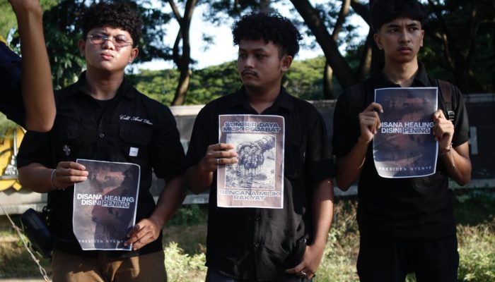 Mahasiswa USK Gelar Aksi Simbolik Tuntut Kejelasan Pemulihan Bencana Aceh