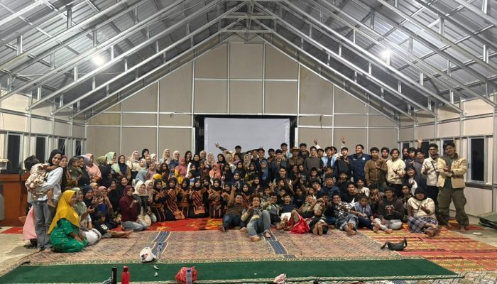 MENGABDI UNTUK KESEHATAN: MAHASISWA USK GELAR MEDICAL CHECK UP GRATIS BAGI WARGA DESA AGUSEN   