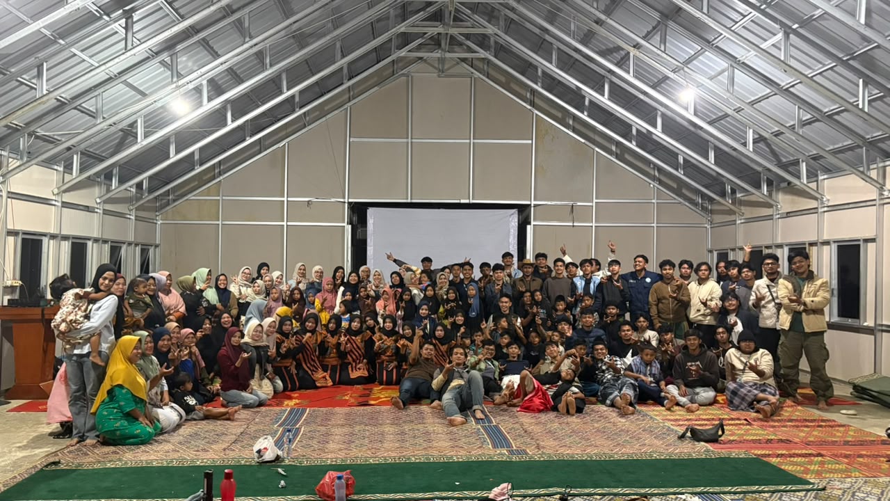 Mahasiswa memberikan layanan kesehatan gratis dalam rangkaian USK Mengabdi 2026 di Desa Agusen.
