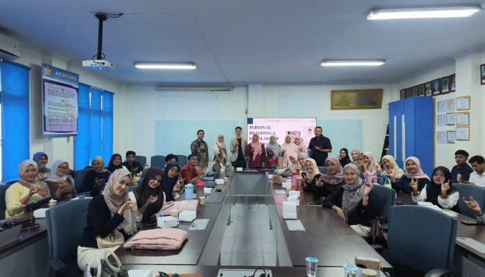 Departemen Akuntansi Gelar Pelatihan Personal Branding dan Scholarship Preparation untuk Bekali Mahasiswa